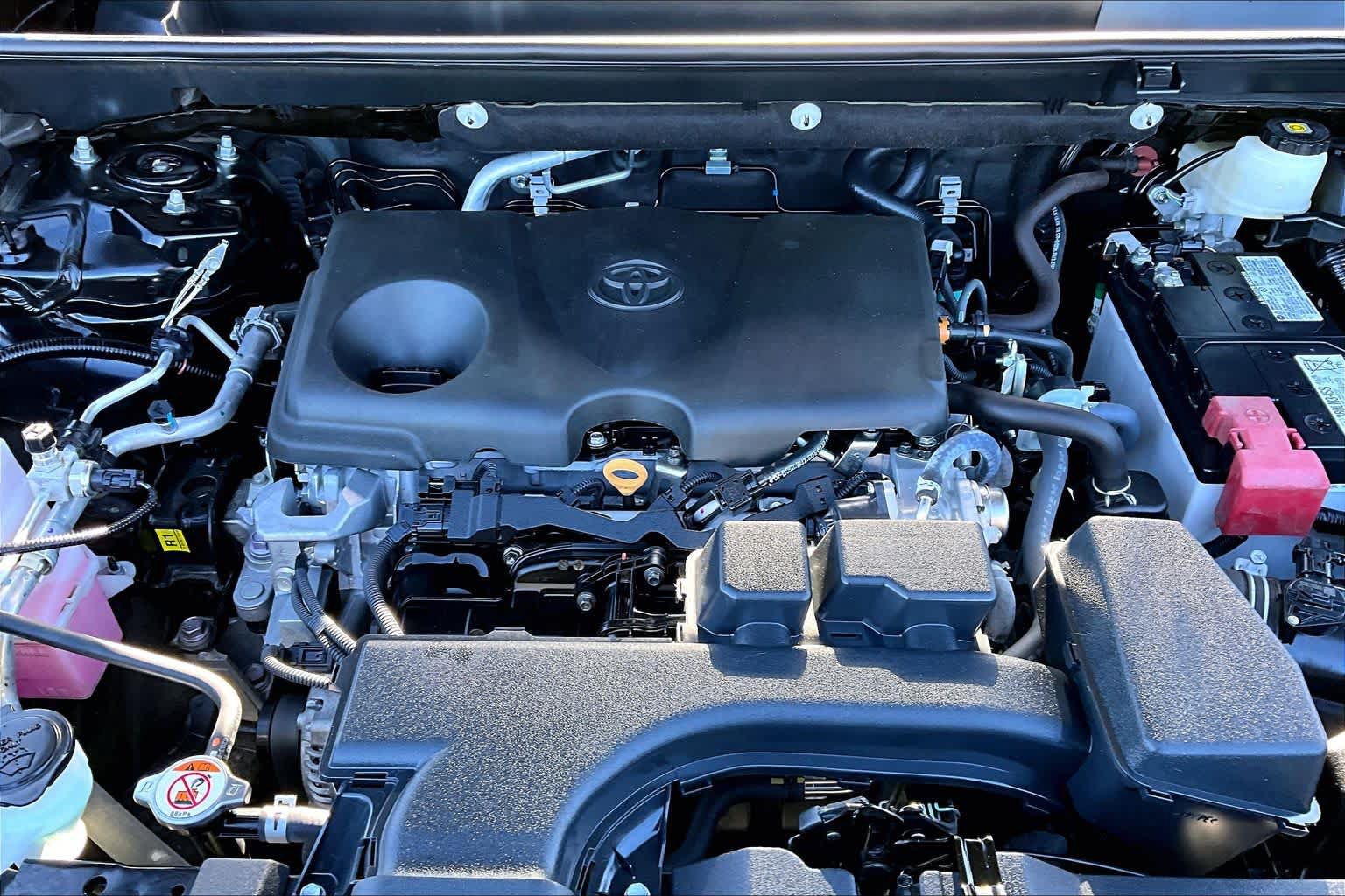 Certified 2025 Toyota RAV4 LE AWD/4WD image 31