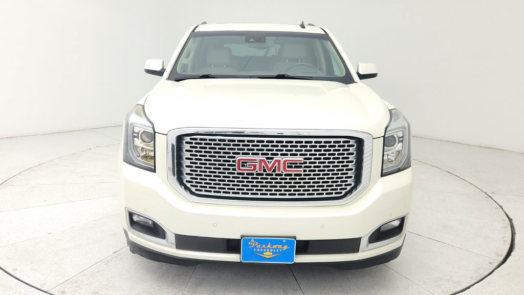 Used 2015 GMC Yukon XL Denali w/ Touring Package RWD image 2