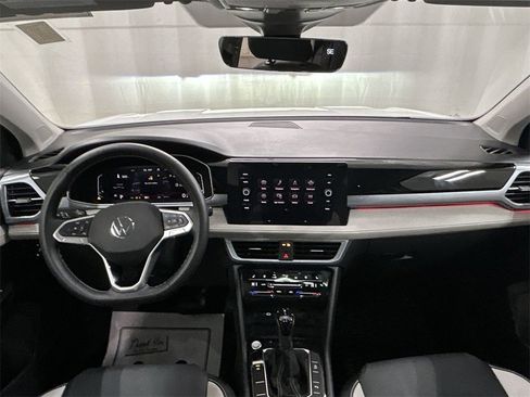 Certified 2025 Volkswagen Taos SEL image 27