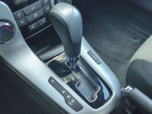 Used 2013 Chevrolet Cruze LS FWD image 17