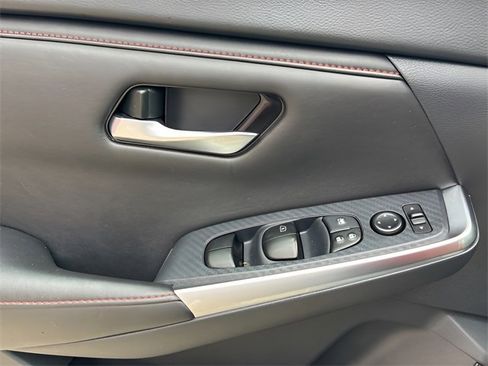 Used 2024 Nissan Sentra SR w/ SR Premium Package image 12