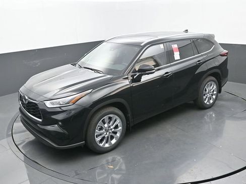 Used 2026 Toyota Highlander Limited image 32