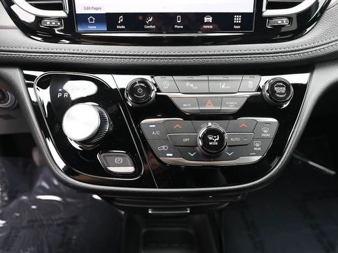 New 2027 Chrysler Pacifica Select AWD/4WD image 16