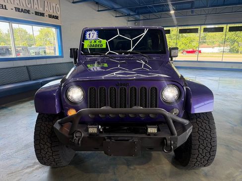 Used 2017 Jeep Wrangler Unlimited Sahara AWD/4WD image 4