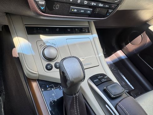 Used 2016 Lexus ES 300h image 24