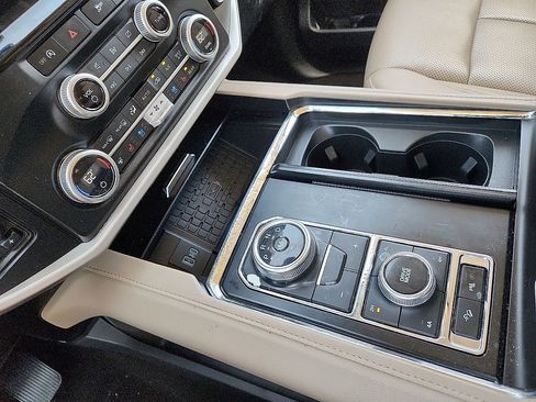 Used 2023 Ford Expedition XLT AWD/4WD image 11