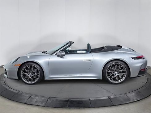 Used 2025 Porsche 911 Carrera image 2