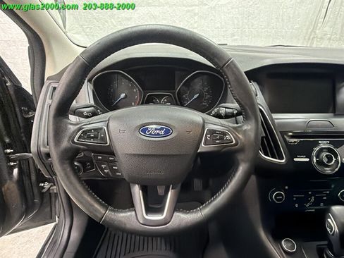 Used 2017 Ford Focus SEL w/ Cold Weather Package FWD image 4