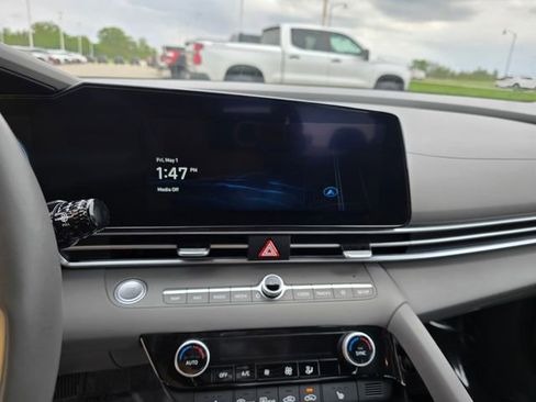 Used 2025 Hyundai Elantra SEL FWD image 27