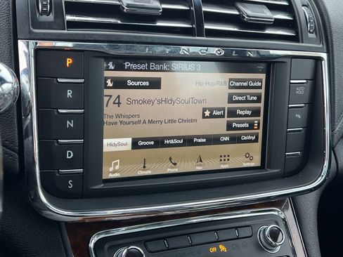 Used 2018 Lincoln Continental Reserve w/ Continental Climate Package image 17