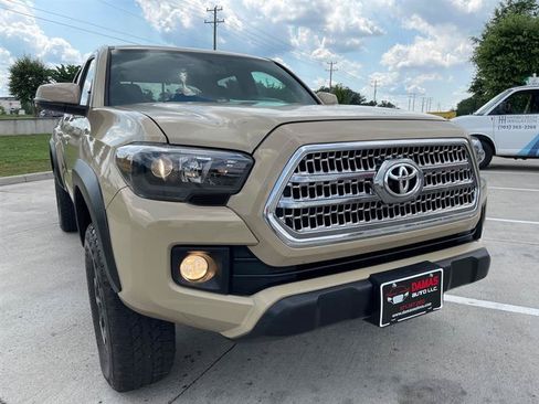 Used 2017 Toyota Tacoma TRD Off-Road w/ Tow Package (A/T) AWD/4WD image 60