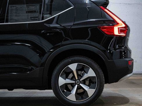 New 2025 Volvo XC40 B5 Core w/ Protection Package Premier image 4