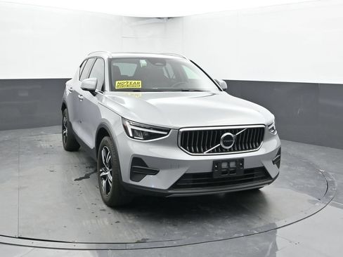 Used 2025 Volvo XC40 B5 Core AWD/4WD image 4