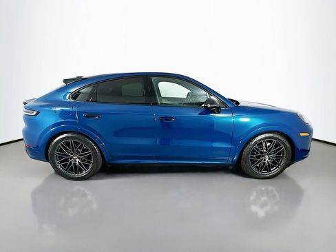 New 2025 Porsche Cayenne GTS image 8