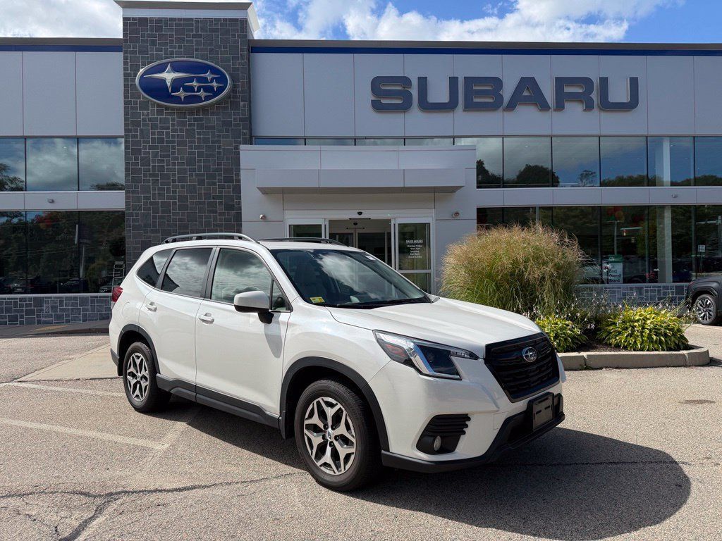 Used 2023 Subaru Forester Premium AWD/4WD image 1