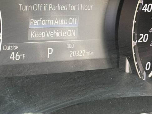 Used 2025 Toyota Highlander LE image 9