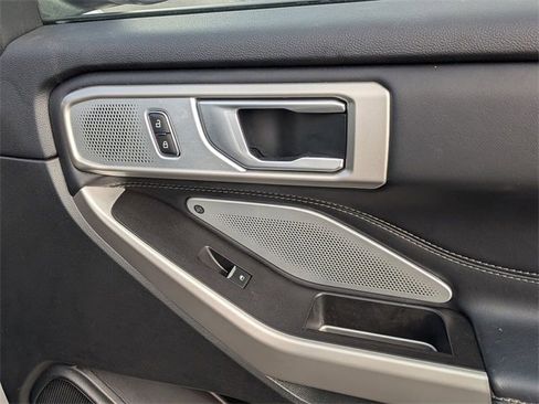 Used 2023 Ford Explorer Limited w/ Limited Technology Package image 39