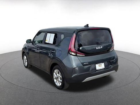 Used 2025 Kia Soul LX w/ LX Technology Package FWD image 9