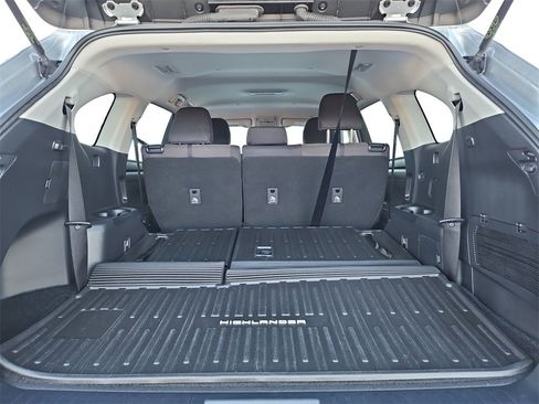 Used 2023 Toyota Highlander Platinum image 13
