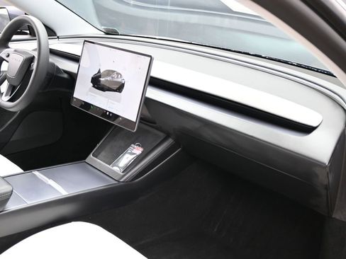 Used 2025 Tesla Model 3 Long Range image 39