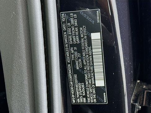 Used 2025 Volvo XC90 B5 Core image 12