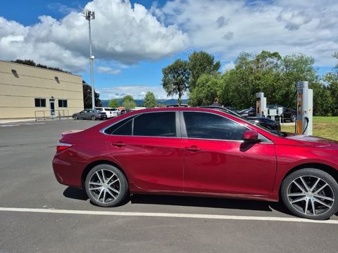 Used 2016 Toyota Camry XSE w/ Moonroof Package FWD image 4