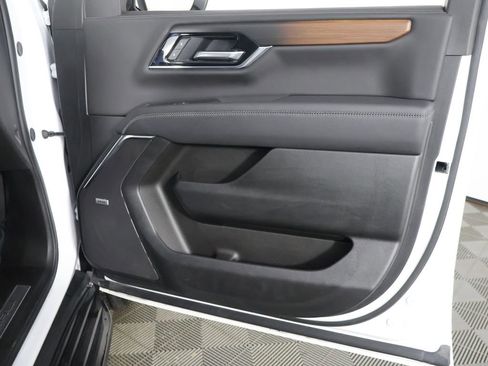 Used 2025 GMC Yukon XL Denali AWD/4WD image 30