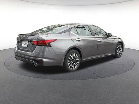 Used 2023 Nissan Altima 2.5 SV w/ SV Premium Package image 5