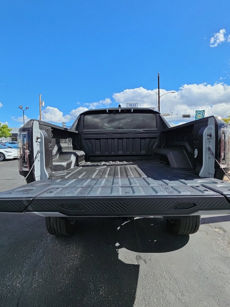 Used 2024 GMC Hummer EV 3X w/ LPO, Illumination Package AWD/4WD image 11