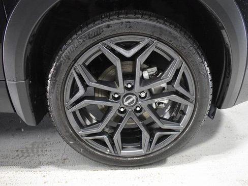 Certified 2025 Nissan Kicks SR image 10