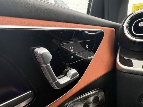 Used 2023 Mercedes-Benz GLC 300 4MATIC image 5