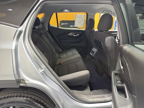 Used 2024 GMC Terrain SLE w/ Driver Convenience Package image 19