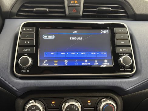 Used 2023 Nissan Versa SV image 14