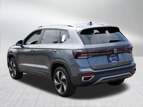 Certified 2025 Volkswagen Taos SE w/ Panoramic Sunroof Package AWD/4WD image 5