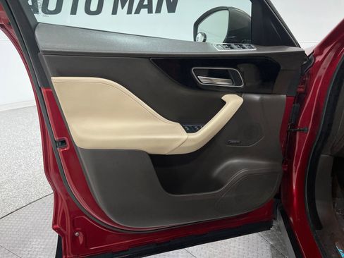 Used 2019 Jaguar F-PACE Prestige image 16