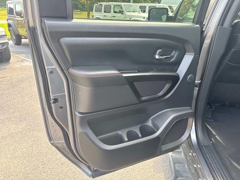 Used 2024 Nissan Titan PRO-4X w/ Pro-4x Convenience Package AWD/4WD image 17