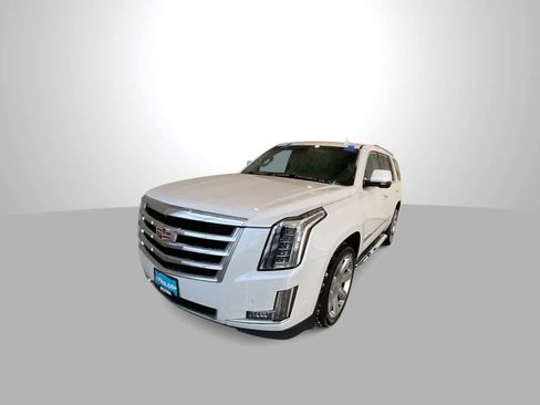 Used 2020 Cadillac Escalade Luxury image 4