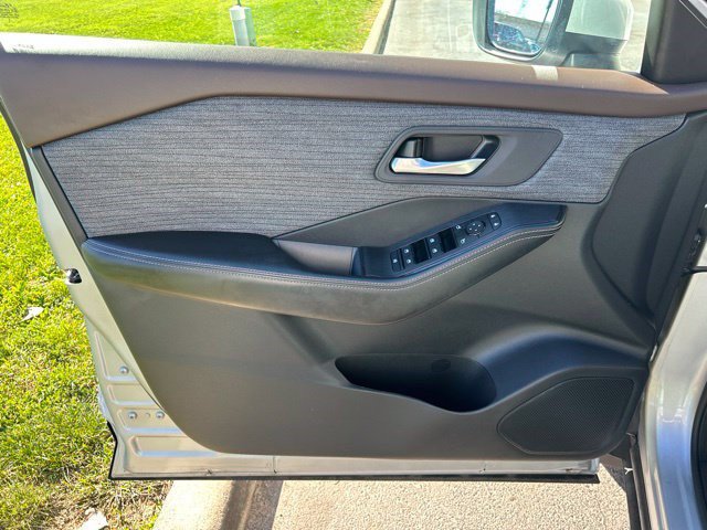 Used 2023 Nissan Rogue SV FWD image 11