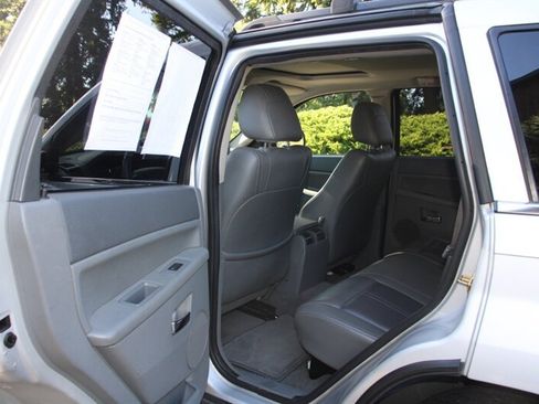 Used 2006 Jeep Grand Cherokee Limited AWD/4WD image 16