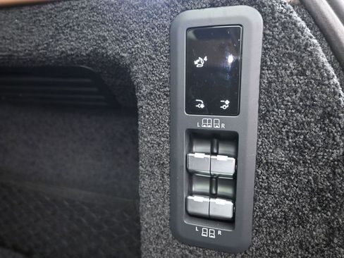 Used 2025 Land Rover Range Rover Long Wheelbase SE AWD/4WD image 19
