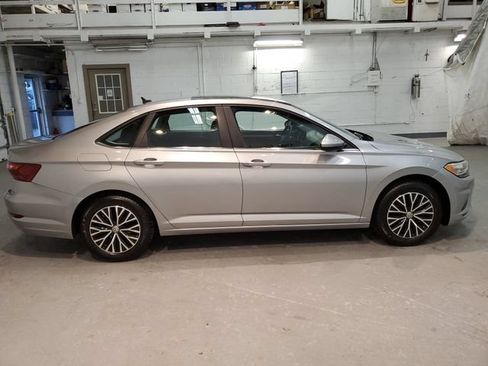 Used 2021 Volkswagen Jetta SE w/ SE Cold Weather Package FWD image 6