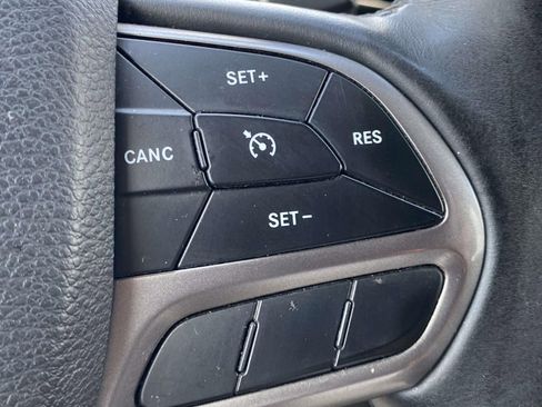 Used 2019 Jeep Cherokee Limited AWD/4WD image 24
