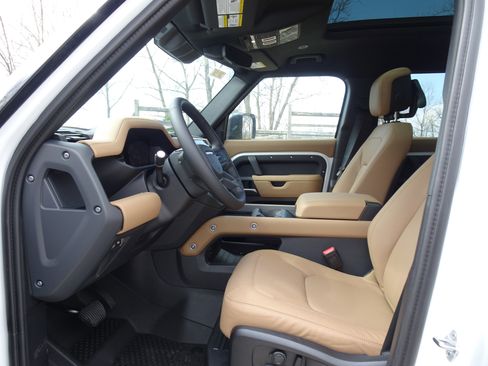 New 2026 Land Rover Defender 110 X-Dynamic SE AWD/4WD image 2
