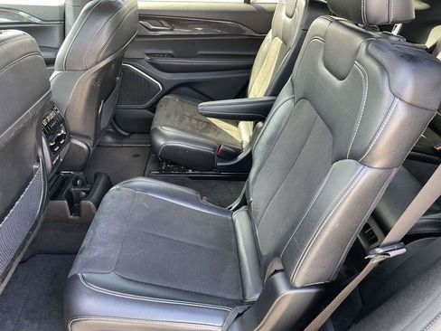 Used 2021 Jeep Grand Cherokee L Laredo image 12