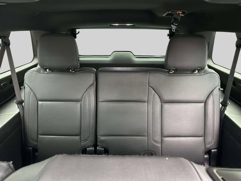 Used 2023 Chevrolet Suburban LT w/ Luxury Package AWD/4WD image 12