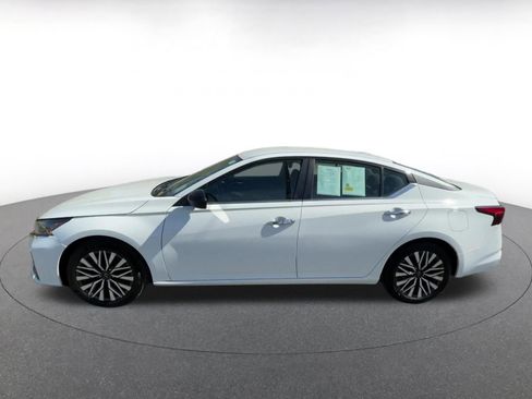 Used 2025 Nissan Altima 2.5 SV image 9