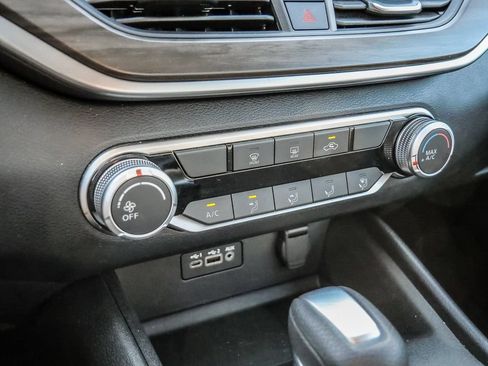 Used 2025 Nissan Altima 2.5 SV AWD/4WD image 32