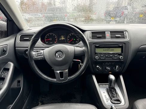 Used 2011 Volkswagen Jetta SE image 19
