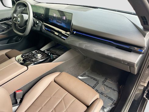 Certified 2024 BMW 530i image 31