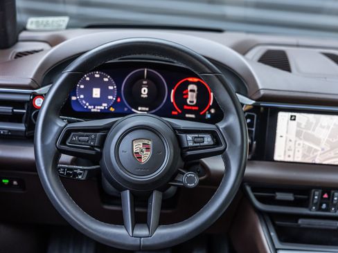 Certified 2025 Porsche Macan Electric RWD image 14